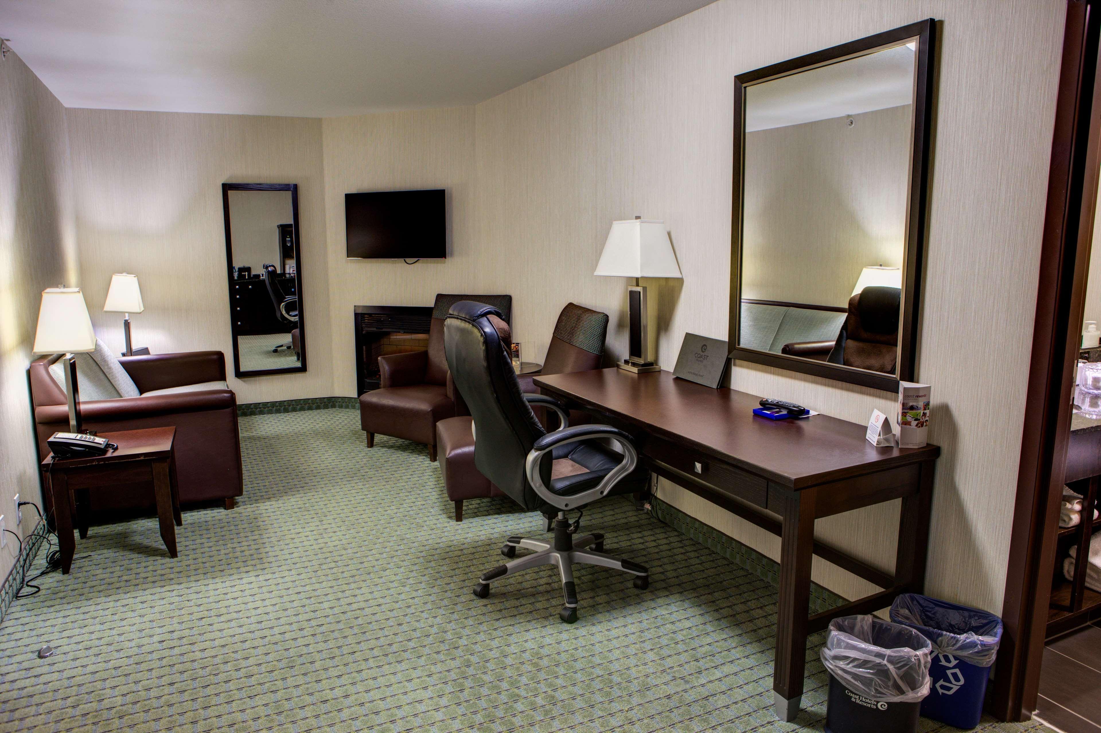 Coast Lethbridge Hotel & Conference Centre Esterno foto
