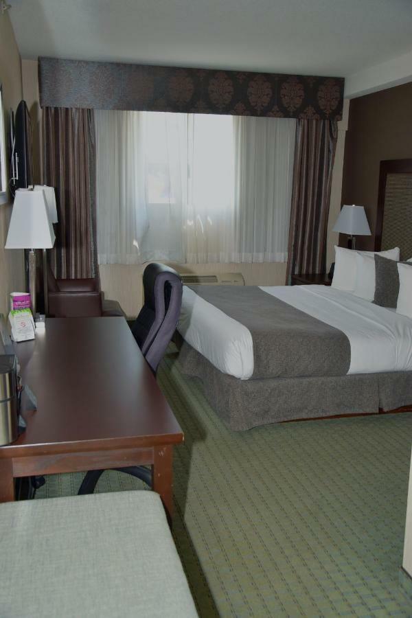 Coast Lethbridge Hotel & Conference Centre Esterno foto