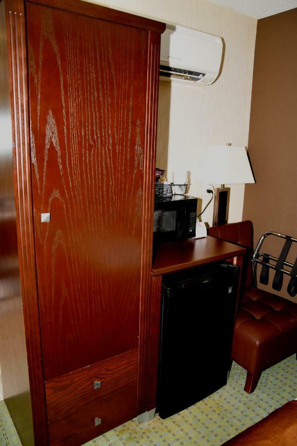 Coast Lethbridge Hotel & Conference Centre Esterno foto