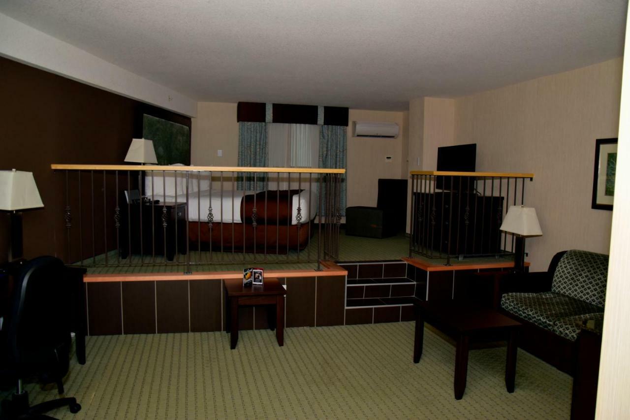 Coast Lethbridge Hotel & Conference Centre Esterno foto