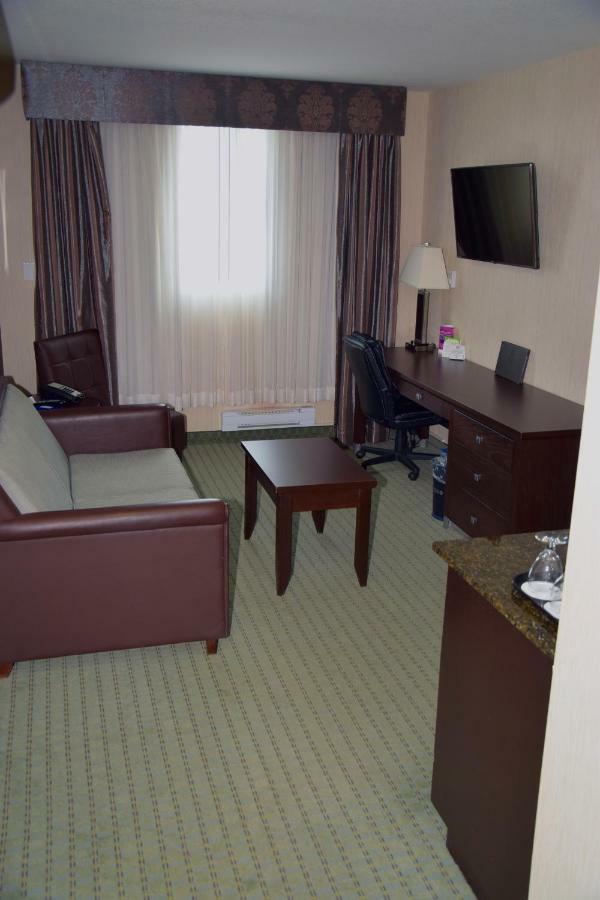 Coast Lethbridge Hotel & Conference Centre Esterno foto
