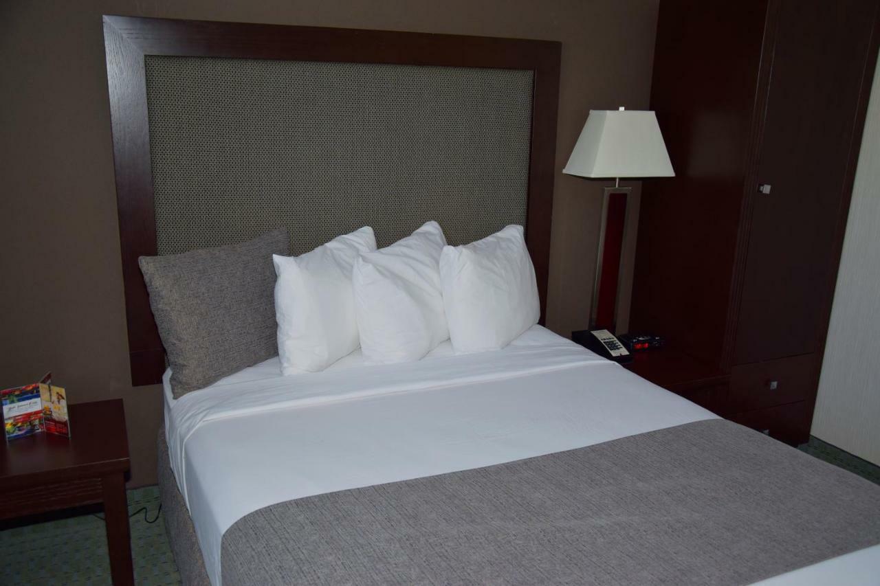 Coast Lethbridge Hotel & Conference Centre Esterno foto
