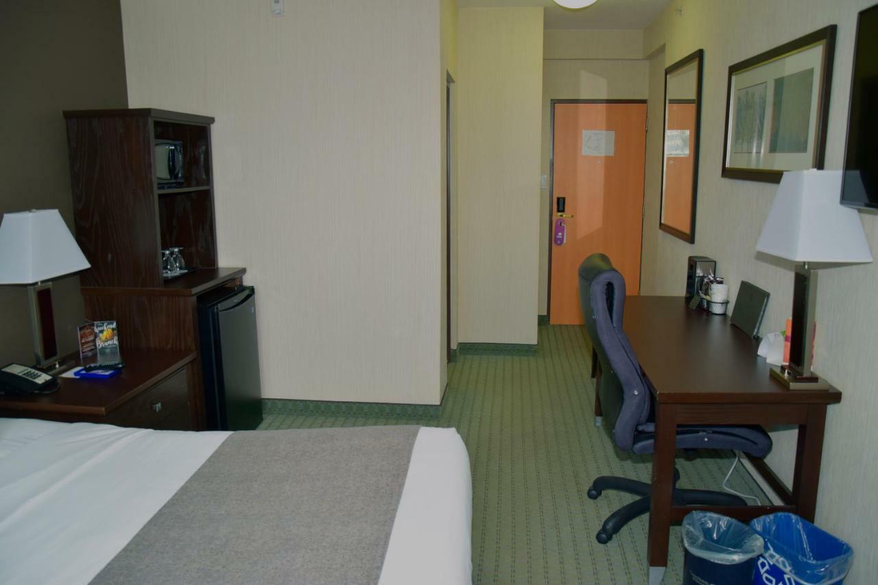 Coast Lethbridge Hotel & Conference Centre Esterno foto